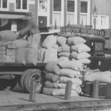 Kenteken: A 9275; Groningen, Damsterdiep ca.1938, foto: uitsnede 1785-6593.jpg