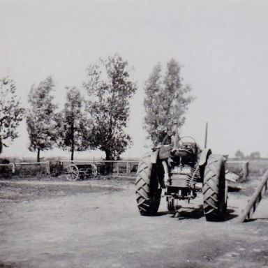 Kenteken: A 40286; Fordson E 27, Imke Groendijk te Weiwerd, foto: D.K. Visser