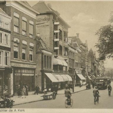 Kenteken: A 7928; Op de voorgrond de Harley Davidson, 1927, foto: H. E. Boonstra