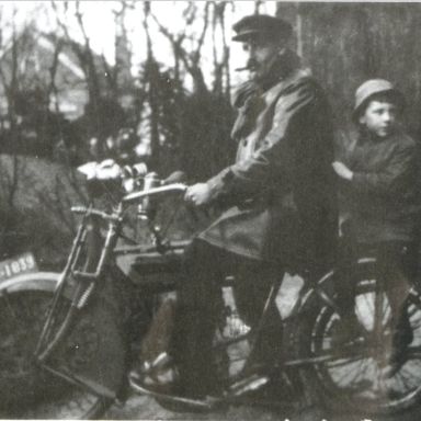 Kenteken: A 1839; Eysink, Wildervank ca. 1922, foto: Clubmededelingen nr. 338, mei 1992, Veteraan Motoren Club