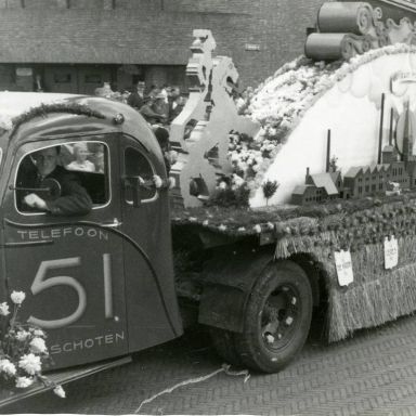 Kenteken: A 29461; Ford (Oplegger),  Bloemencorso 08-09-1938 (2139-4-077)