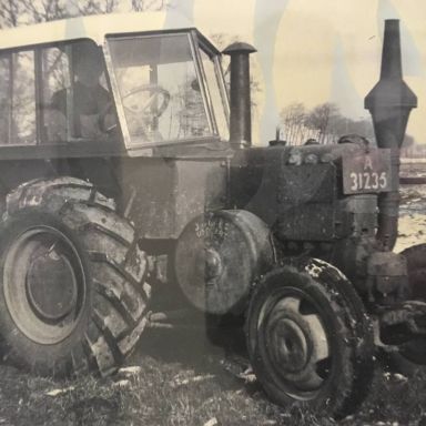 Kenteken: A 31235; Lanz Bulldog met een cabine van carrosseriebedrijf Luchtenberg, foto: carrosseriebedrijf Luchtenberg