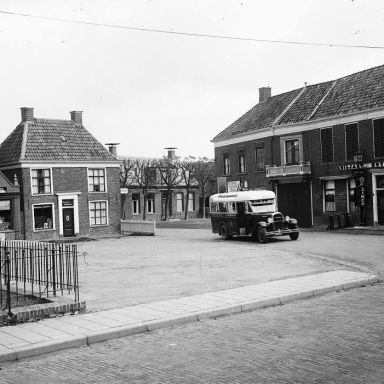 Kenteken: A 993; Loppersum, Marktplein (2377-2611_0118)