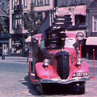 Kenteken: A 28729; Studebaker, 1938, foto: Still uit GAVA-film AV0063