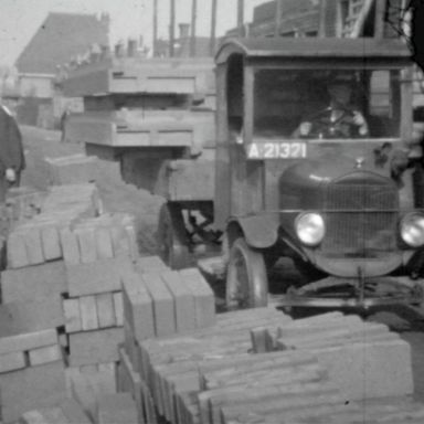 Kenteken: A 21321; Ford, Groningen, ca. 1936, foto: Still uit GAVA-film AV2073