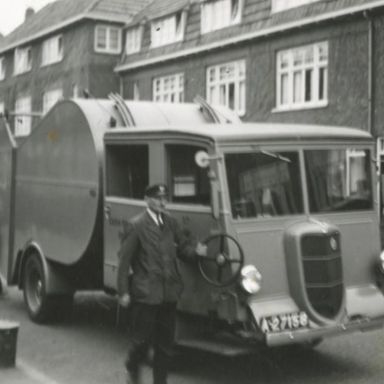 Kenteken: A 27158; Ford V8, 14-11-1937, foto: archief Gemeentereiniging (1475)