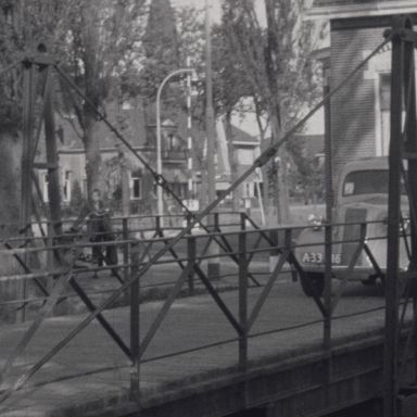 Kenteken: A 33146; Ford, 2e Exloërmond, 1955, foto: still uit de film "Kanaalstreek 1955", G. Molenaar, A.C.F.O., 1955, coll. GrA (2209-1730)