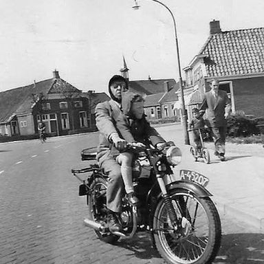 Kenteken: A 45207; Motor, foto: Muntendammers op Facebook