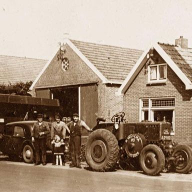 Kenteken: A 21051; Lanz Bulldog tractor, omgeving Slochteren, ca. 1939, foto: facebookpagina Oude Gemeente Loppersum