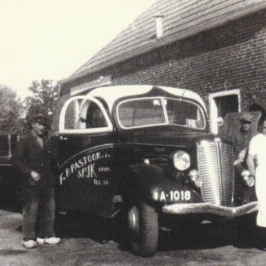 Kenteken: A 1018; Indiana truck met 4 cilinder Bronsmotor, 1938, foto: T. J. Pastoor
