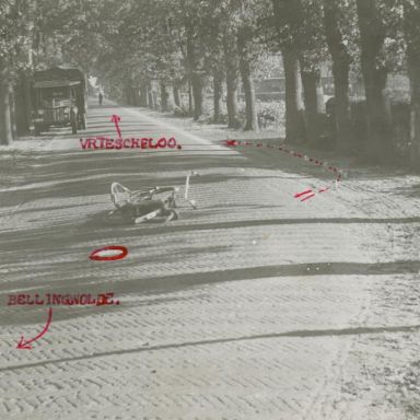 Kenteken: A 19896; Ford, foto uit archief Kantongerecht Winschoten (154-8_158)