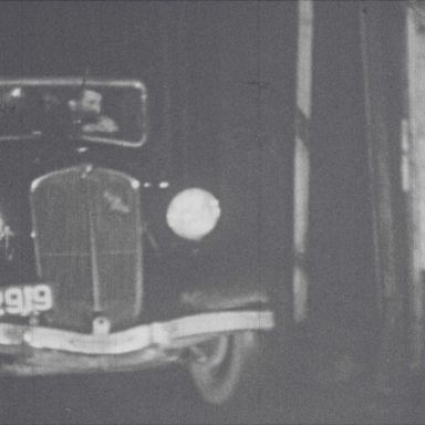 Kenteken: A 32919; Renault, foto: still uit de film "Het Gronings Verzet 1940 – 1945", 1980, Dirk Verel, C. van der Mei, C.R. Tiddens, M. Mennes, coll. GrA (2209-7563)