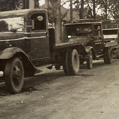 Kenteken: A 21009; Ford, Ulrum, inbeslagname auto's 1940, foto: archief W. Mollema