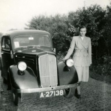 Kenteken: A 27138; Ford Anglia, foto: archief W. Mollema