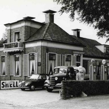 Kenteken: A 20424; Bedford, Oliehandel Vos aan de Hoofdstraat in Stadskanaal, foto: F. Wijbenga