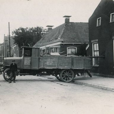 Kenteken: A 3159; Veendam, Prins Hendrikplein, 1923, foto: Collectie Gemeente Veendam NL_GVDA_487_1.jpg