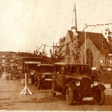 Kenteken: A 7037; Groningen, Antonius Deusinglaan, foto: "Het Noorden in Woord en Beeld" 11-05-1934