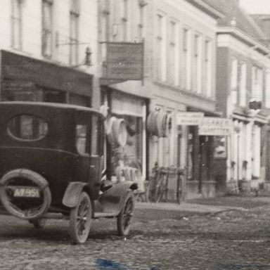Kenteken: A 7951; Ford,  Groningen, Rademarkt ca. 1927, foto: uitsnede 1785-24195.jpg