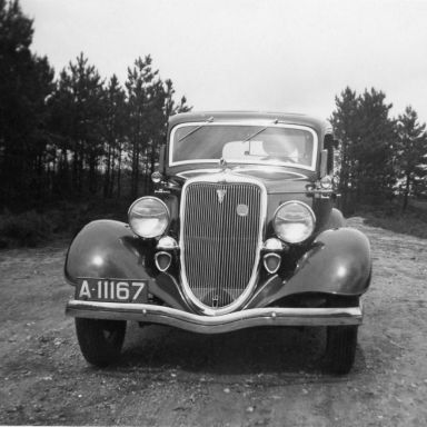 Kenteken: A 11167; Ford V8 met vermoedelijk Hendrik Brands achter het stuur, foto: P. Brands