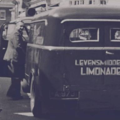 Kenteken: A 9731; Studebaker, foto: still uit "Dorpsfilm Loppersum" van J.W.L. Adolfs, 1952, coll GrA (2209-AV14660)