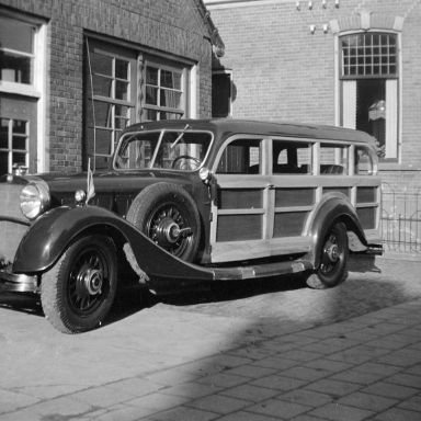 Kenteken: A 38801; De omgebouwde Mercedes Benz 550 Nürburg, foto: J. P. Luchtenberg