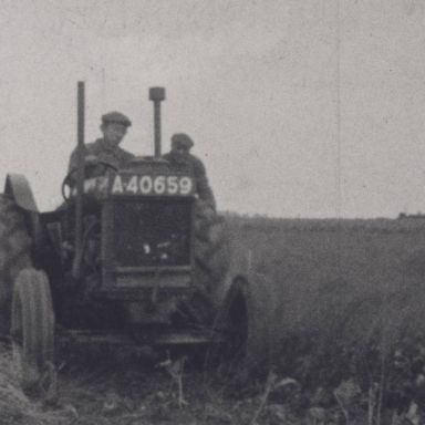 Kenteken: A 40659; foto: still uit de film "Een boerenbedrijf in ’t Oldambt", H. Aling, 1948-1949, coll. GrA (2209-13421)