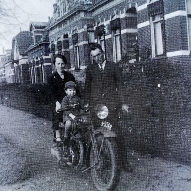 Kenteken: A 8368; Ariël, foto: H. Molema - Schillhorn van Veen
