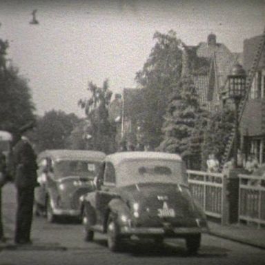 Kenteken: A 31119; Morris Minor, foto: Still uit GAVA-film AV0669