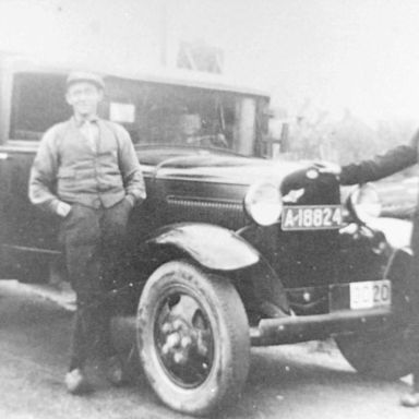 Kenteken: A 18824; Ford, foto Historische vereniging gemeente Bedum; Fotograaf: Jacob Tromp