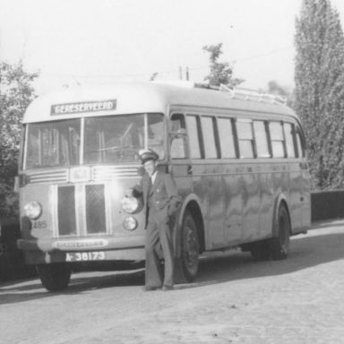 Kenteken: A 38173; Scania Vabis, Groningen, Eemskanaal Noordzijde 1953, foto: uitsnede 1785-25651.jpg