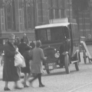 Kenteken: A 9907; Groningen, Stationsplein ca. 1930, foto: uitsnede 1785-2959.jpg