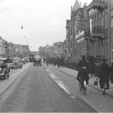 Kenteken: A 24799; Willys 77, Herewegviaduct 19-4-1935, foto: Gemeentepolitie (2437_2862)