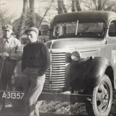 Kenteken: A 31357; Chevrolet, links Berend Biemolt, rechts zeer waarschijnlijk dhr. Vonk, foto: B. Biemolt