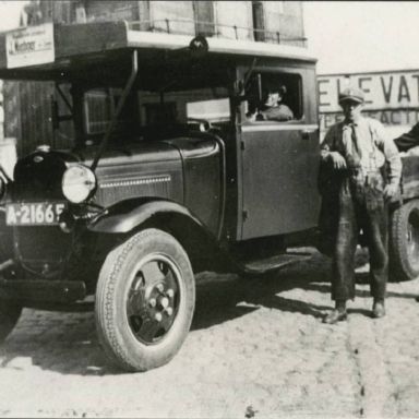 Kenteken: A 21665; Ford, foto: collectie Veenkoloniaal Museum (Bo 187)