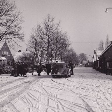 Kenteken: A 43824; Volkswagen,  Winschoten, Het Sint Vitusholt ca. 1950, foto: F. Bos
