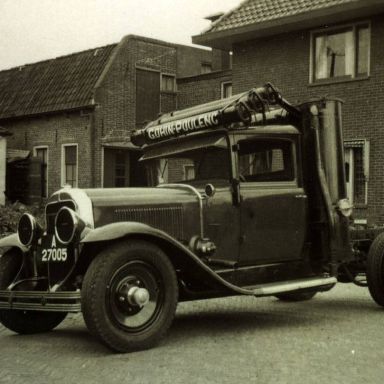 Kenteken: A 27005; Buick met Gohin-Poulenc houtgasgenerator, foto: archief W. Mollema
