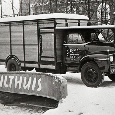 Kenteken: A 9358; Bedford, foto: archief W. Mollema
