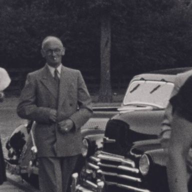 Kenteken: A 38570; Citroën Berline 11, foto: still uit de film "25-jarig huwelijk", 1953, coll GrA (2209-AV26578)