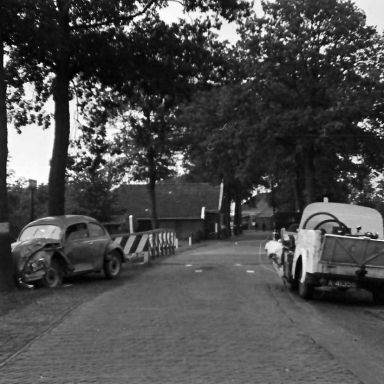 Kenteken: A 41358; Ongeval Brug over Deurzerdiepje ofwel Deurzerbrug bij Assen, 03-07-1950 foto: L. Huizinga