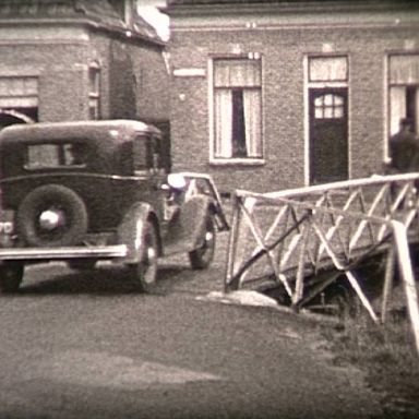Kenteken: A 10570; Ford, Zuidwending, 1938, foto: Still uit GAVA-film AV7576