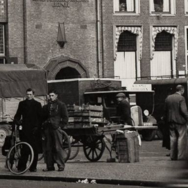 Kenteken: A 17057; Chevrolet, Groningen, Grote Markt 1941, foto: uitsnede 1785-24880.jpg