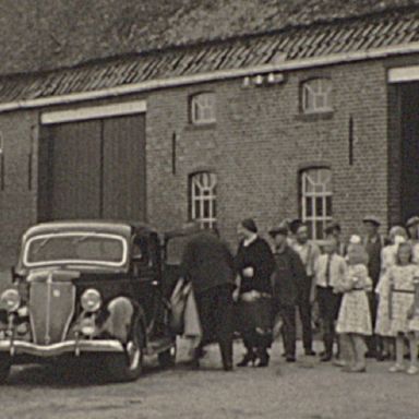 Kenteken: A 7243; Ford, foto: still uit de film "Reis naar Zuid-Afrika", F. Dijksterhuis, 1937, coll. GrA (2209-AV9625)