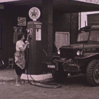Kenteken: A 34494; Dodge, foto: Still uit GAVA-film AV7018