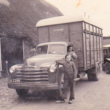 Kenteken: A 22116; Chevrolet met achter het stuur Jacob (Job) Slagter, foto: J. Smits