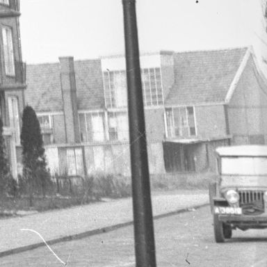 Kenteken: A 38519; Willys Jeep, Groningen, 1951, foto: uitsnede 2248-1588; Fotograaf: Fotobedrijf Piet Boonstra