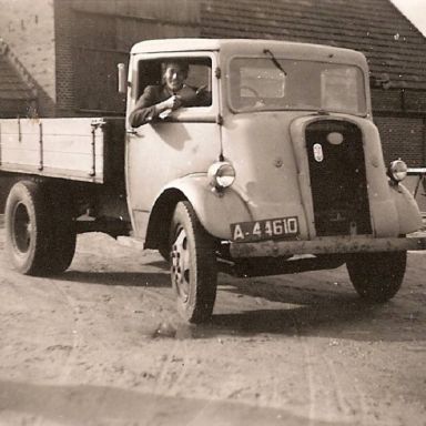 Kenteken: A 44610; J.J. Lalkens in Fordson  Thames, foto: P. Lalkens