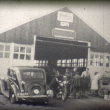 Kenteken: A 19878; Wolseley Saloon, Uithuizermeeden, 1954, foto: Still uit GAVA film AV0301