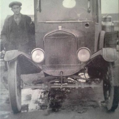 Kenteken: A 11204; 1e vrachtauto (Ford) van Hendrik Drent uit Briltil, foto: J. Smits