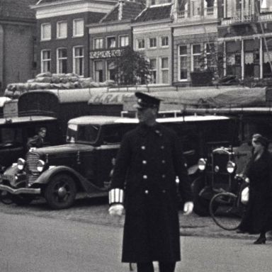 Kenteken: A 22392; Diamond, foto: still uit "Verkeersfilm", C. van der Mei, 1934, coll. GrA (2209-0176)