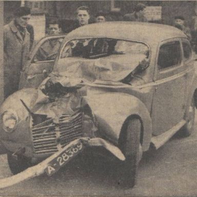 Kenteken: A 28369; Ongeluk Ford Taunus, Hereweg 15-3-1954, scan: T. Penninga